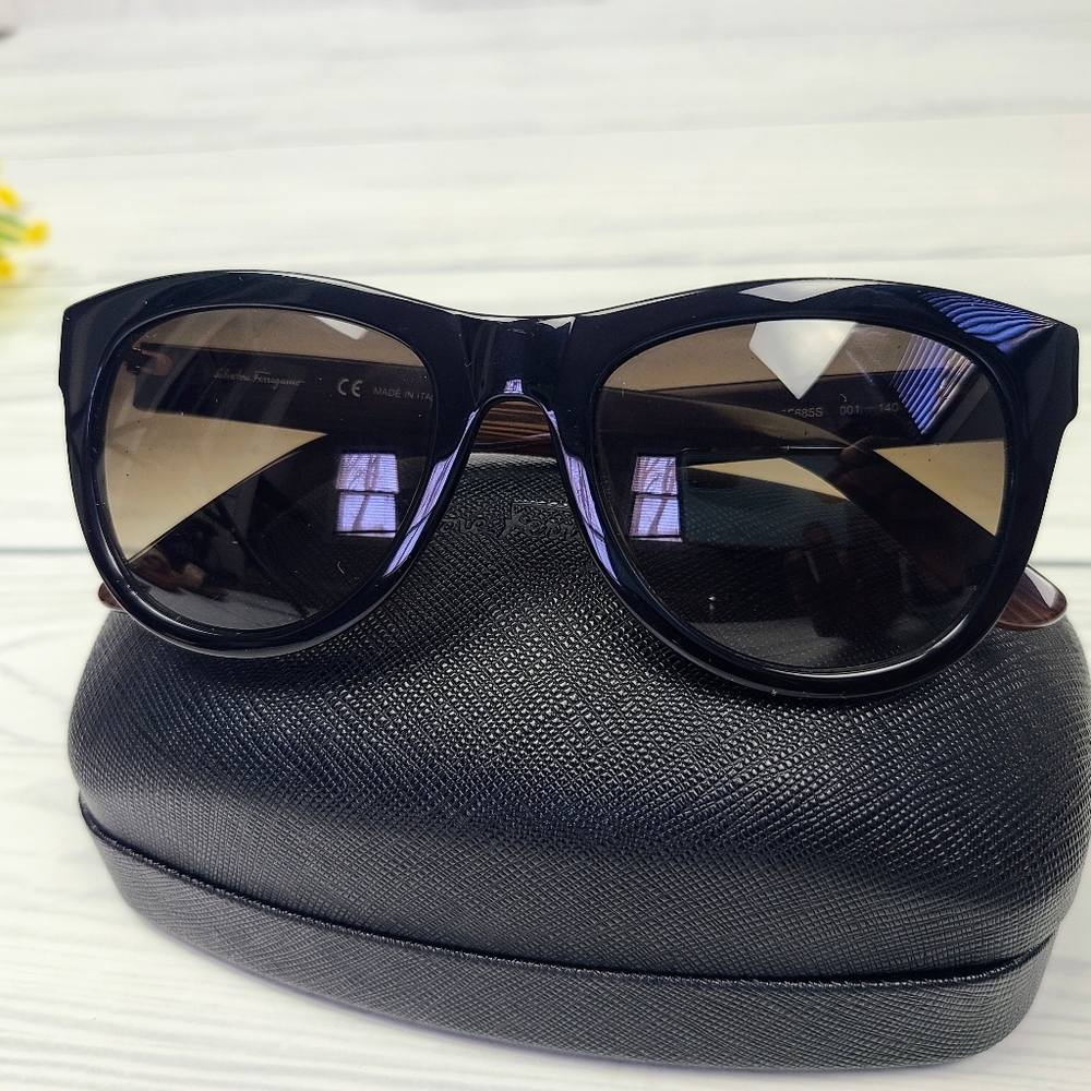 Sunglasses Salvatore Ferragamo Ferragamo 685S Oval Gradient